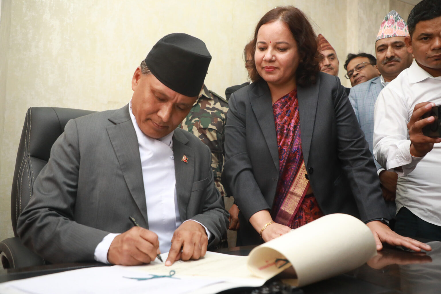 डेडिकेटेड ट्रंक लाइनको बक्यौता उठाउने ऊर्जामन्त्रीको  पहिलो  निर्णय