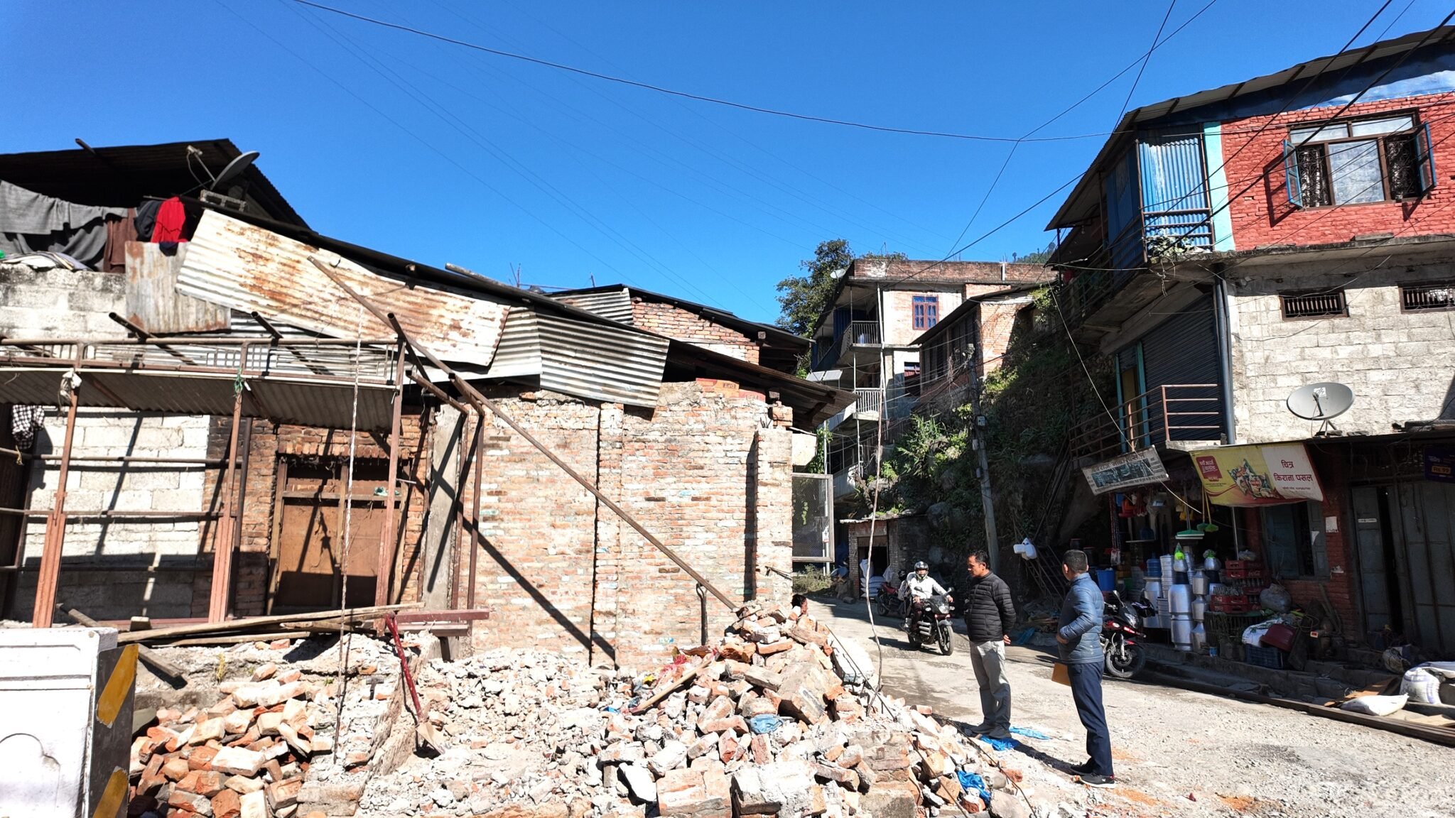 बलेफी–जलबिरे–तेम्बाथान वैकल्पिक राजमार्ग विस्तारमा सहमति, बलेफी बजारमा संरचना हटाउने कार्य सुरु