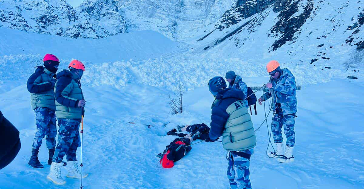 मनाङमा २० दिनदेखि हराइरहेका दुई भारतीय नागरिक हिउँले पुरिएको अवस्थामा मृत फेला