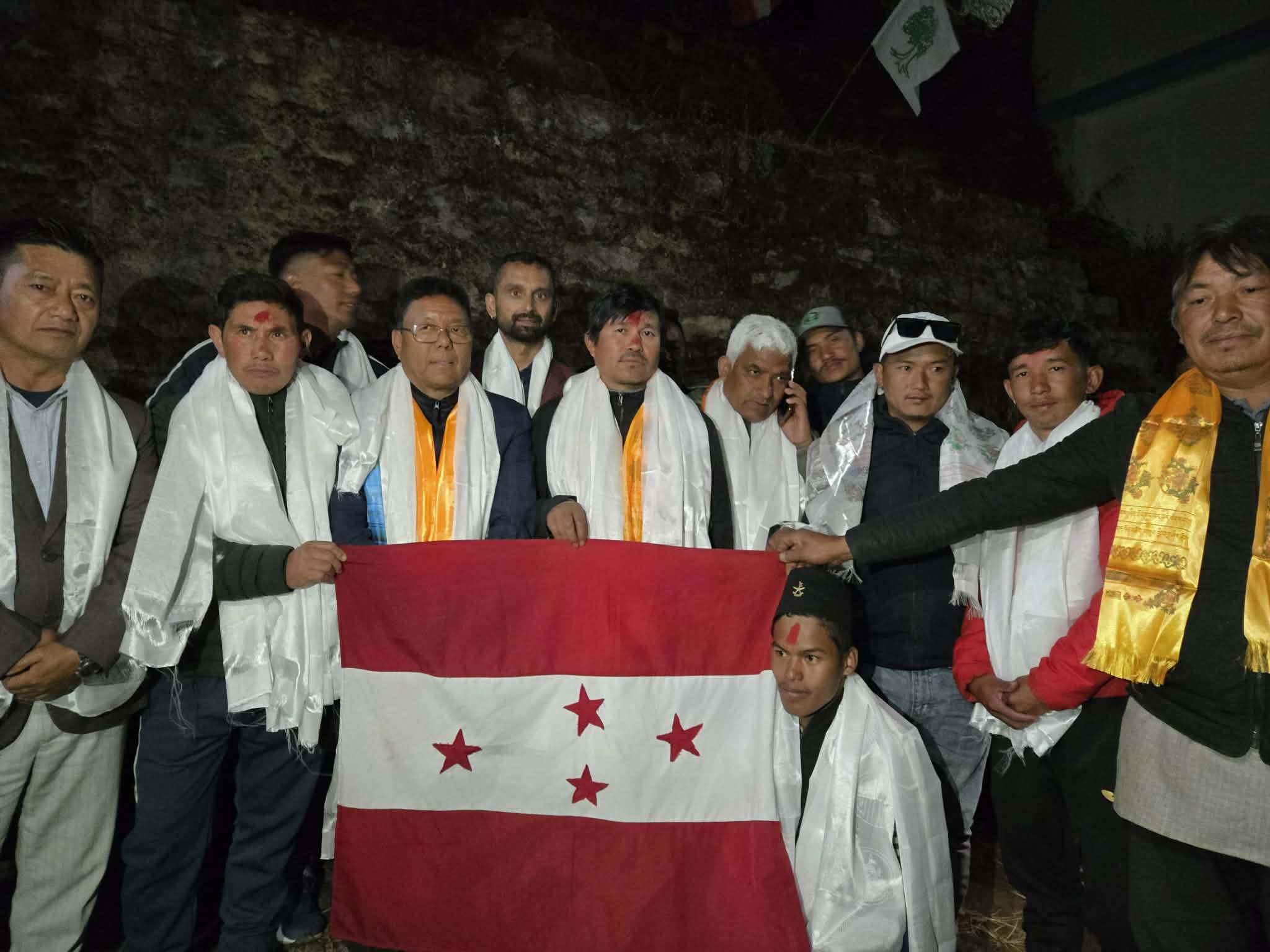 एमाले भोताङका पुर्व वडा कमिटि अध्यक्ष सहित एक दर्जन बढि व्यक्ति कांग्रेस प्रवेश