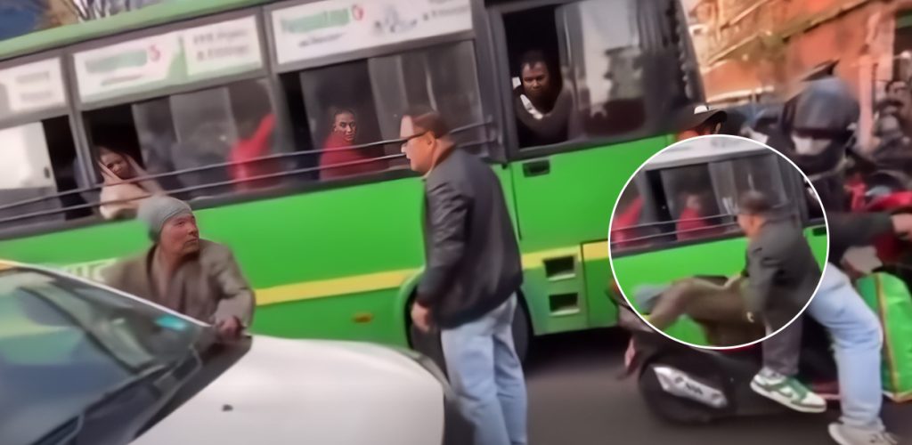 पैदलयात्रीलाई मुक्का हान्नेलाई ट्राफिक प्रहरीले समात्यो