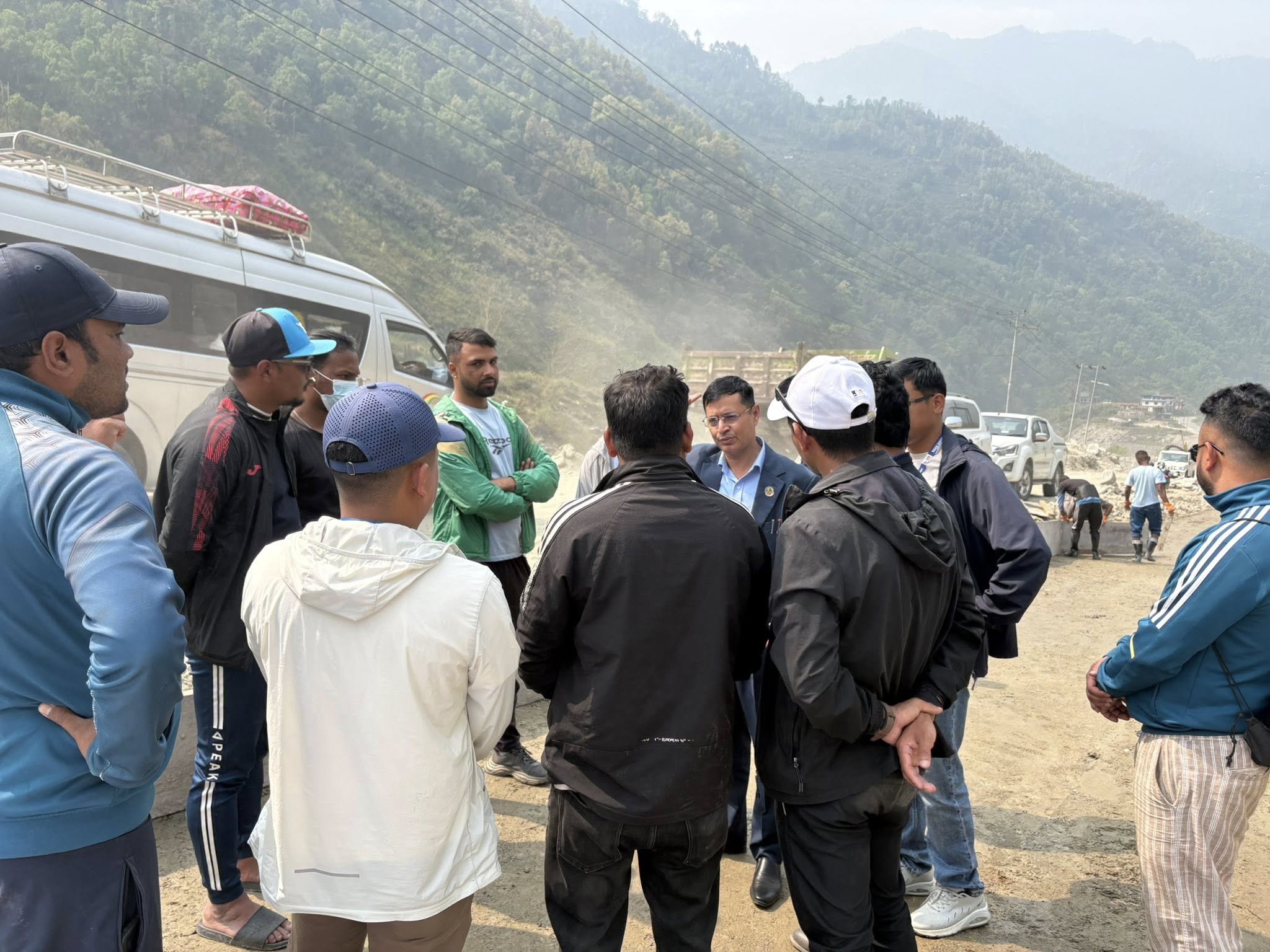 जुरे पहिरो क्षेत्रको सडक निर्माणमा गुणस्तर र पारदर्शिता कायम गर्न सांसद पराजुलीको निर्देशन