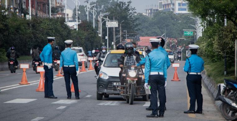 २४ घण्टामा साढे तीन हजारलाई कारबाही, काठमाडाैंमा ट्राफिक प्रहरीले एक दिनमै उठायो २५ लाख राजस्व
