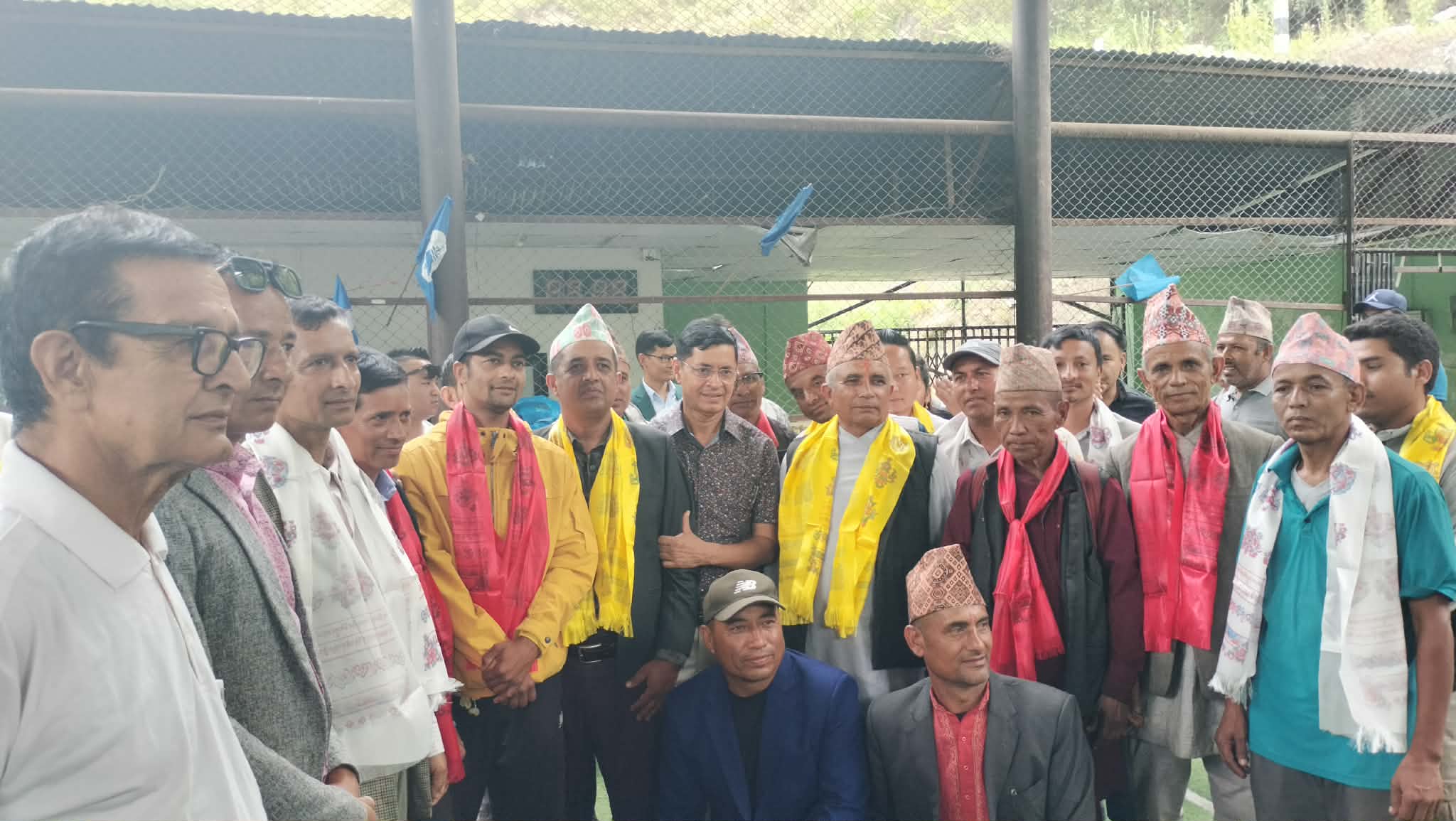 बलेफिमा कांग्रेस एमाले नेकपा छोडेर रास्वपा प्रवेश गर्नेको लर्को