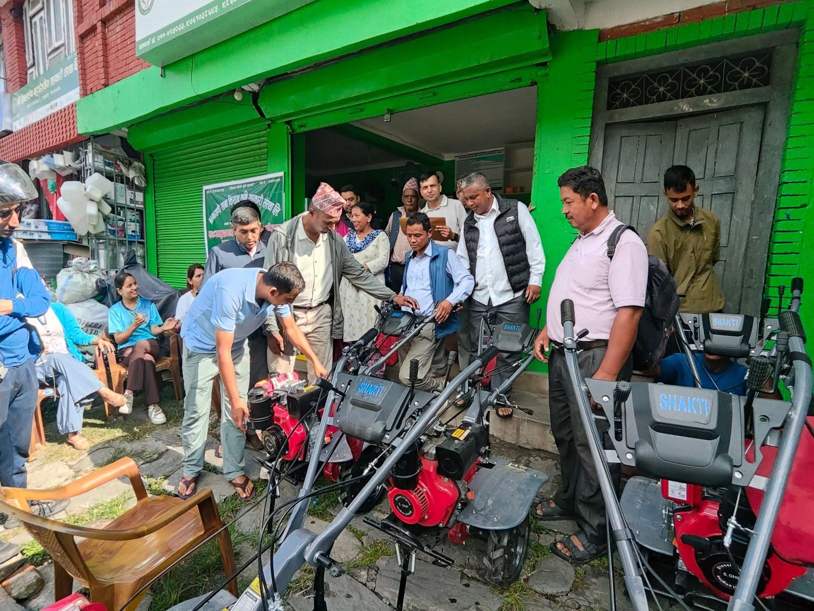 बलेफी–८ का किसानलाई ५० प्रतिशत अनुदानमा कृषि औजार वितरण