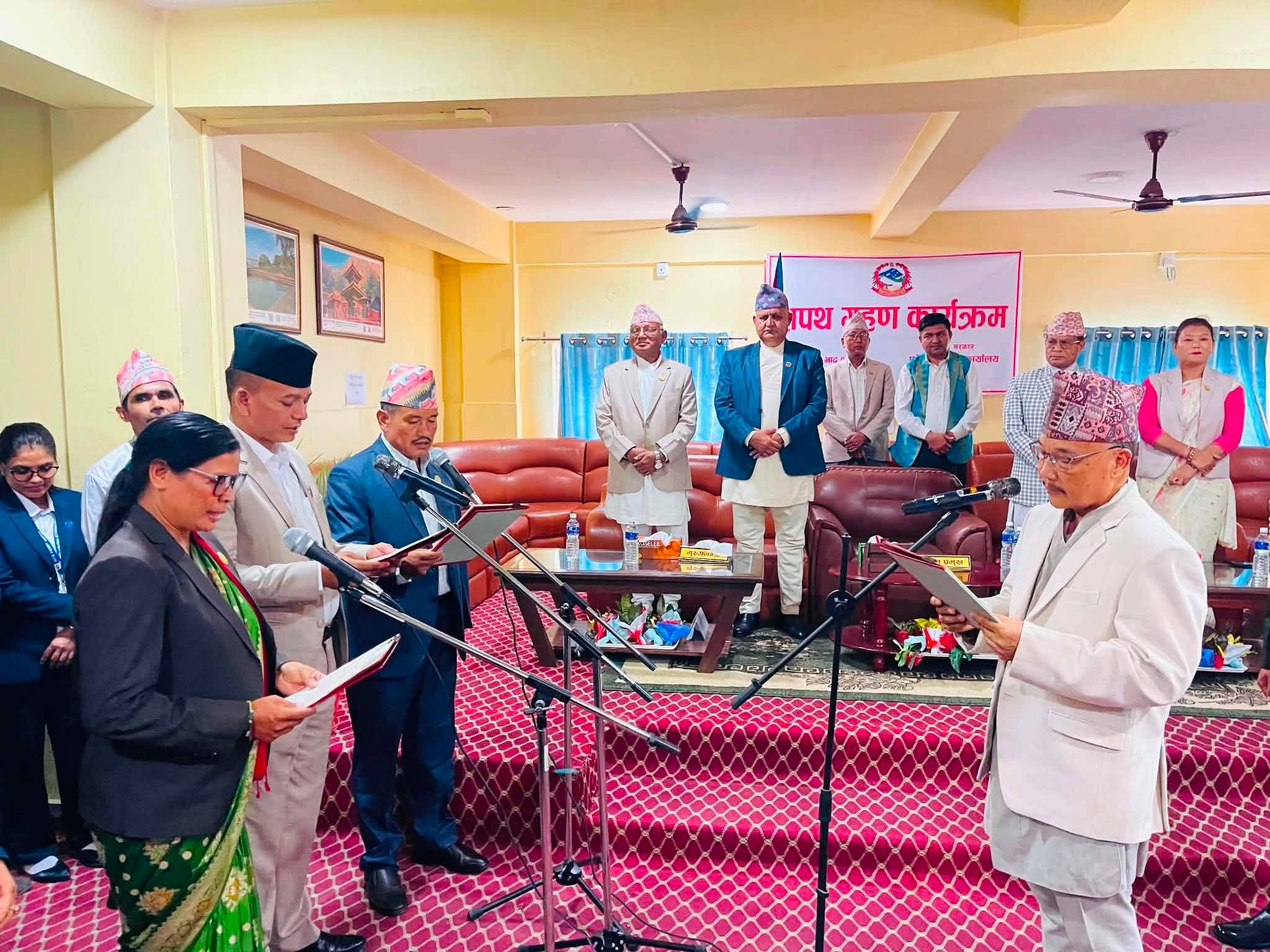 लुम्बिनी प्रदेशका नवनियुक्त तीन मन्त्रीले लिए शपथ