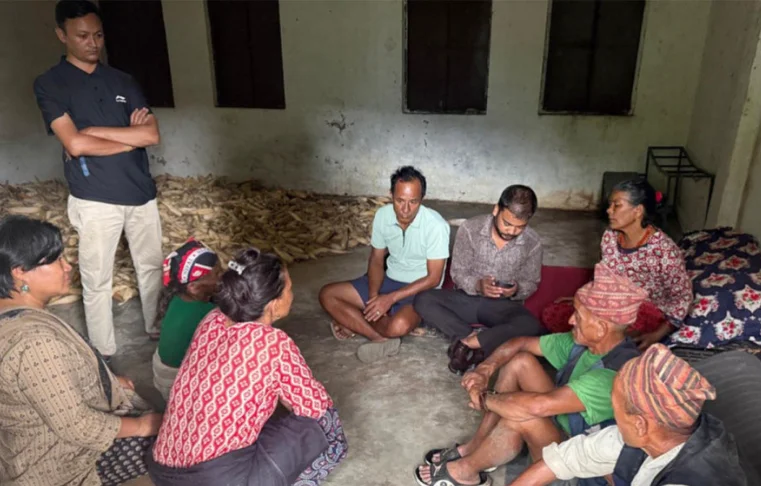 पहिरोको जोखिम बढेपछि बलेफी-१ थापागाउँका नौ परिवार विद्यालयमा आश्रित