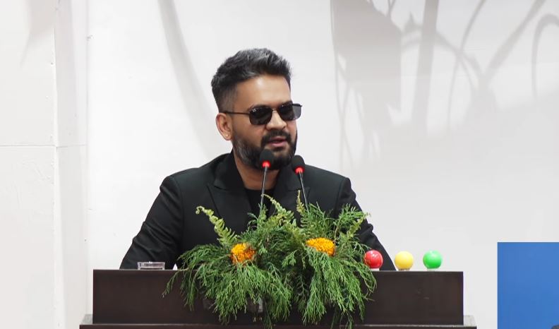 प्रधानमन्त्री बालेनले संसद् सचिवालयमा पठाए कालो चस्मा लगाउनै पर्ने स्वास्थ्य प्रतिवेदन
