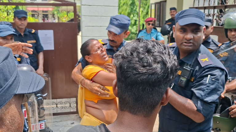 अदालत अगाडि मिटरब्याज पीडितद्वारा आत्मदाहको प्रयास