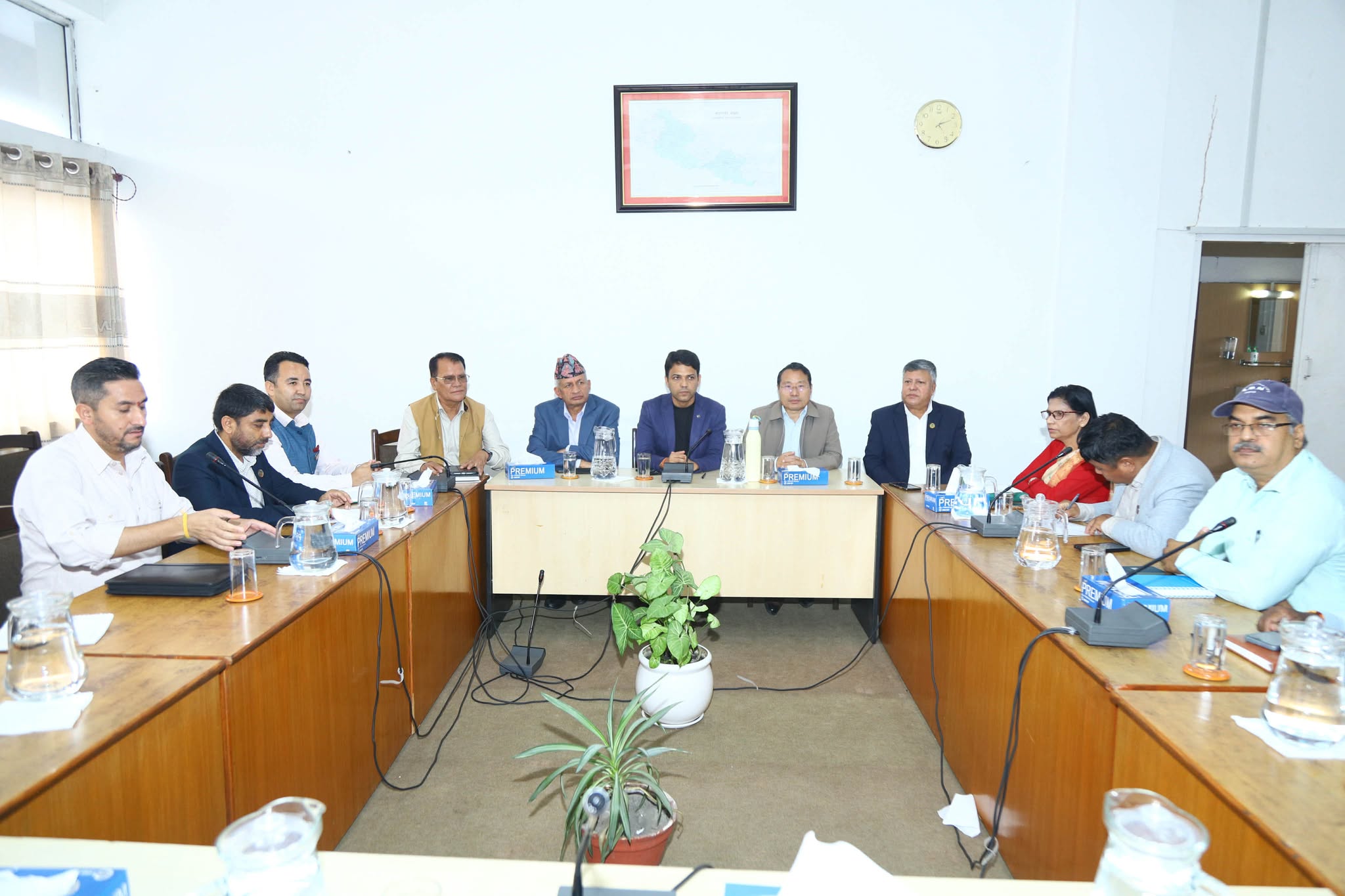 सिंह दरबारमा सर्वदलीय बैठक सुरु, दोस्रो तहका नेताहरु सहभागी
